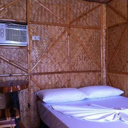 Bamboo House Beach Lodge & Restaurant Puerto Galera Exterior foto