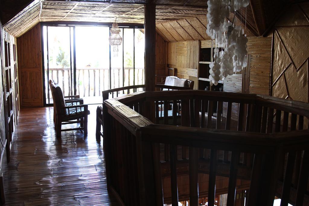 Bamboo House Beach Lodge & Restaurant Puerto Galera Exterior foto